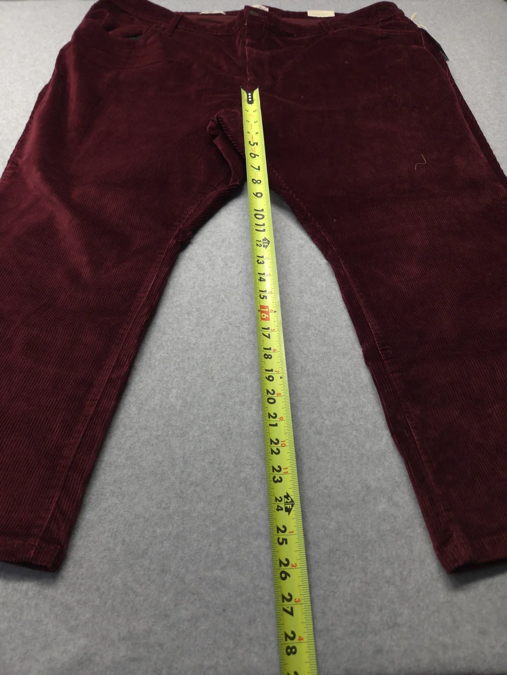 0371 Universal Thread Women's Burgundy Corduroy Capris